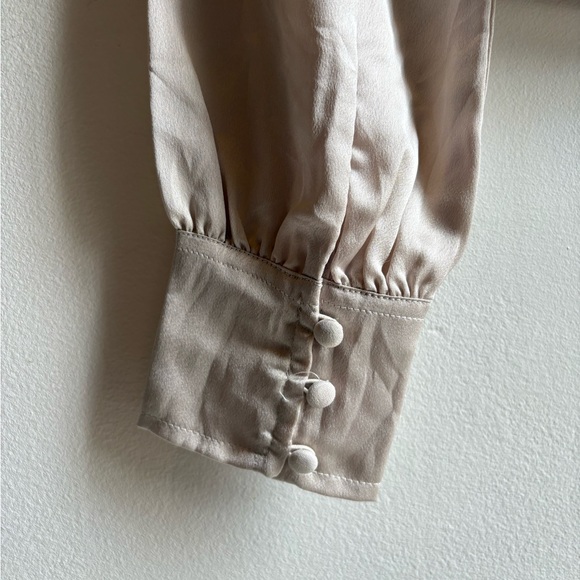 Abercrombie & Fitch Cream V-Neck Blouse - Picture 5 of 5